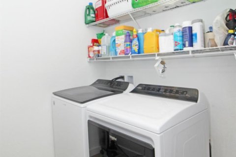 Купить виллу или дом в Уэст-Палм-Бич, Флорида 7 комнат, 161.56м2, № 2146635 - фото 28