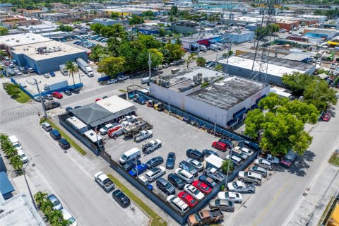 Commercial property in Hialeah, Florida № 1871568 - photo 6