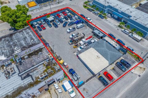 Commercial property in Hialeah, Florida № 1871568 - photo 9