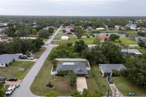 House in Port Charlotte, Florida 2 bedrooms, 132.94 sq.m. № 1777013 - photo 4
