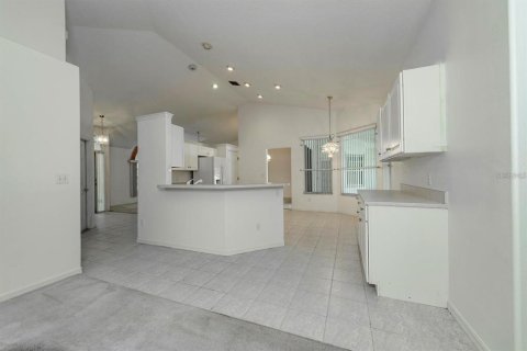 House in Eustis, Florida 3 bedrooms, 184.04 sq.m. № 1392950 - photo 12