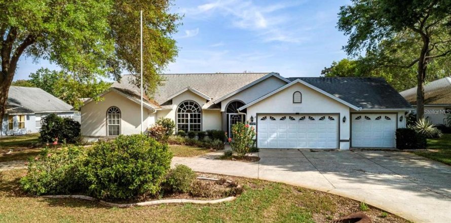 House in Eustis, Florida 3 bedrooms, 184.04 sq.m. № 1392950