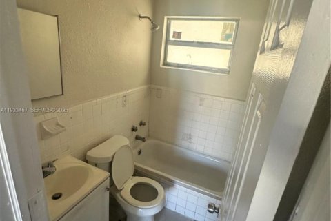 Villa ou maison à louer à Miami, Floride: 2 chambres, 65.03 m2 № 1977445 - photo 9