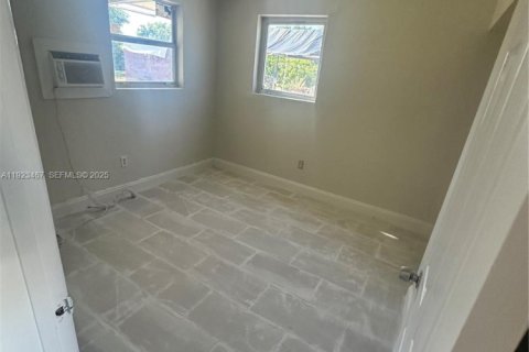 Villa ou maison à louer à Miami, Floride: 2 chambres, 65.03 m2 № 1977445 - photo 10