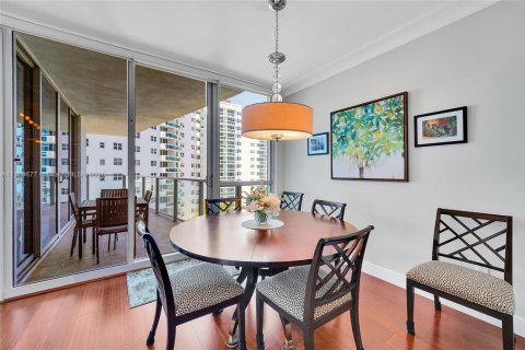 Condo in Hollywood, Florida, 3 bedrooms  № 1953259 - photo 12