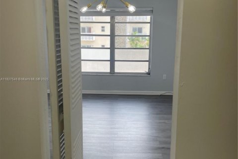 Condominio en venta en North Miami, Florida, 1 dormitorio, 65.96 m2 № 1802464 - foto 30