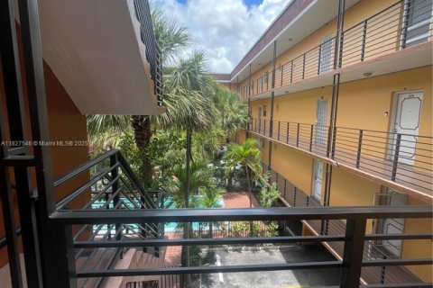 Condominio en venta en North Miami, Florida, 1 dormitorio, 65.96 m2 № 1802464 - foto 3