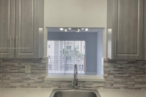 Condominio en venta en North Miami, Florida, 1 dormitorio, 65.96 m2 № 1802464 - foto 6