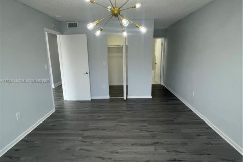 Condominio en venta en North Miami, Florida, 1 dormitorio, 65.96 m2 № 1802464 - foto 22