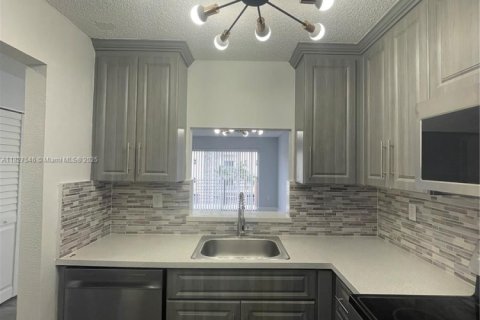 Condominio en venta en North Miami, Florida, 1 dormitorio, 65.96 m2 № 1802464 - foto 5