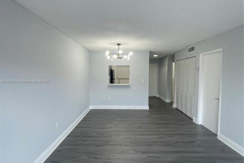 Condominio en venta en North Miami, Florida, 1 dormitorio, 65.96 m2 № 1802464 - foto 19