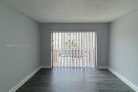 Condominio en venta en North Miami, Florida, 1 dormitorio, 65.96 m2 № 1802464 - foto 13