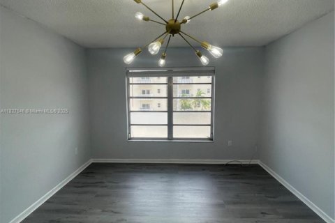 Condominio en venta en North Miami, Florida, 1 dormitorio, 65.96 m2 № 1802464 - foto 24