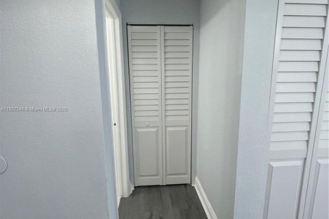 Condominio en venta en North Miami, Florida, 1 dormitorio, 65.96 m2 № 1802464 - foto 10