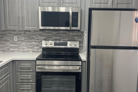 Condominio en venta en North Miami, Florida, 1 dormitorio, 65.96 m2 № 1802464 - foto 7