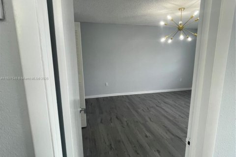 Condominio en venta en North Miami, Florida, 1 dormitorio, 65.96 m2 № 1802464 - foto 20