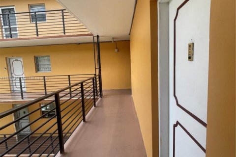 Condominio en venta en North Miami, Florida, 1 dormitorio, 65.96 m2 № 1802464 - foto 2