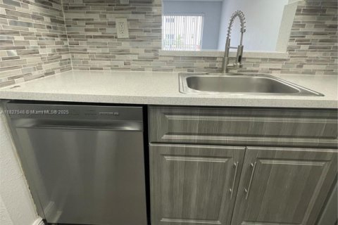 Condominio en venta en North Miami, Florida, 1 dormitorio, 65.96 m2 № 1802464 - foto 9