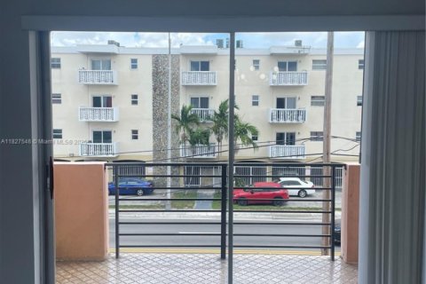 Condominio en venta en North Miami, Florida, 1 dormitorio, 65.96 m2 № 1802464 - foto 15