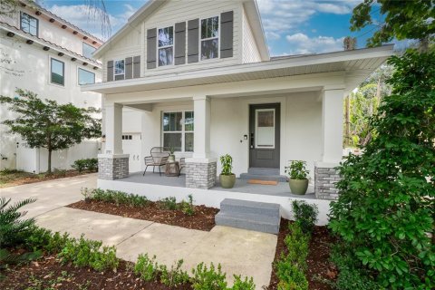 House in Orlando, Florida 4 bedrooms, 252.88 sq.m. № 2398523 - photo 2