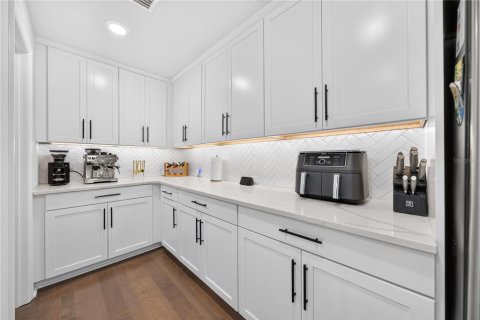 House in Orlando, Florida 4 bedrooms, 252.88 sq.m. № 2398523 - photo 11