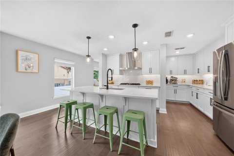 House in Orlando, Florida 4 bedrooms, 252.88 sq.m. № 2398523 - photo 7
