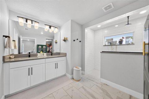 House in Orlando, Florida 4 bedrooms, 252.88 sq.m. № 2398523 - photo 25