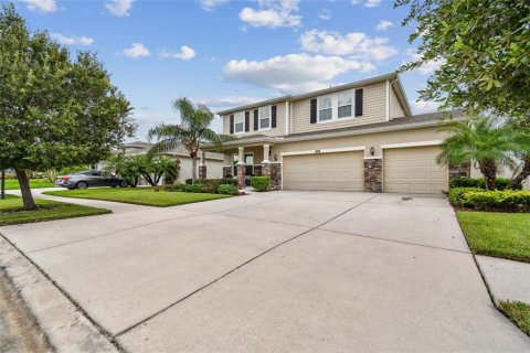 House in Wesley Chapel, Florida 4 bedrooms, 296.27 sq.m. № 1838460 - photo 2