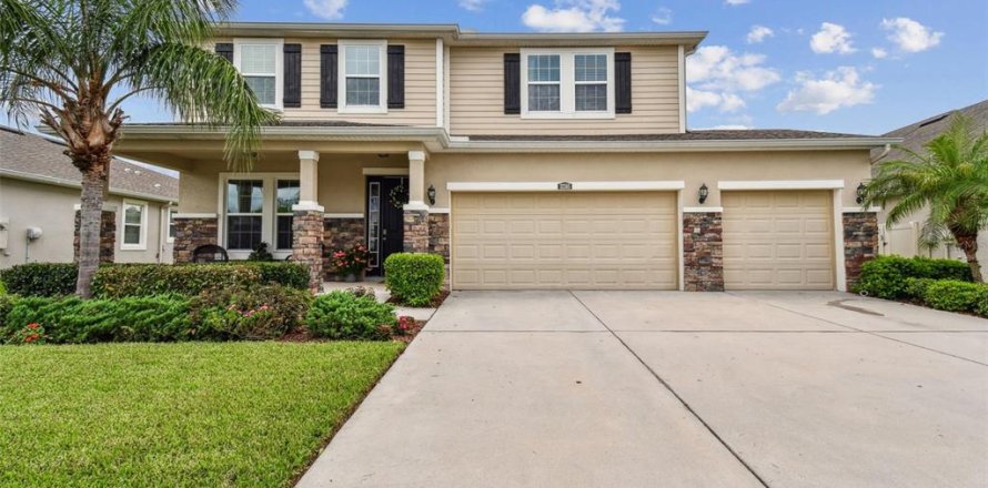 House in Wesley Chapel, Florida 4 bedrooms, 296.27 sq.m. № 1838460