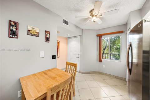 Copropriété à vendre à Pembroke Pines, Floride: 2 chambres, 85.47 m2 № 1809215 - photo 6