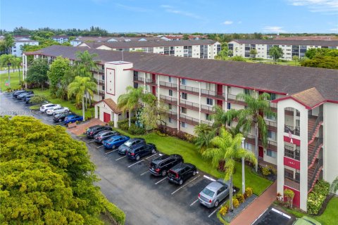 Copropriété à vendre à Pembroke Pines, Floride: 2 chambres, 85.47 m2 № 1809215 - photo 29