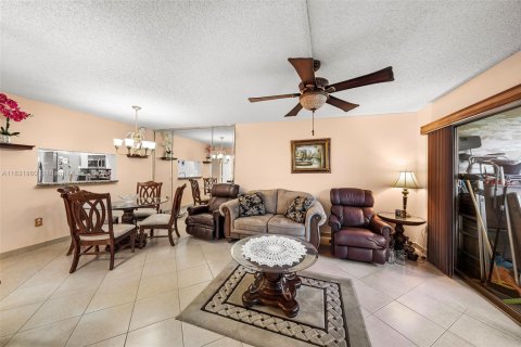 Copropriété à vendre à Pembroke Pines, Floride: 2 chambres, 85.47 m2 № 1809215 - photo 10