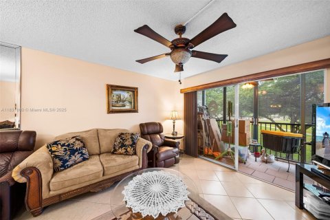 Copropriété à vendre à Pembroke Pines, Floride: 2 chambres, 85.47 m2 № 1809215 - photo 12