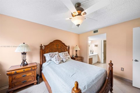 Copropriété à vendre à Pembroke Pines, Floride: 2 chambres, 85.47 m2 № 1809215 - photo 21
