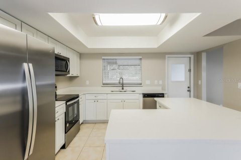 Villa ou maison à louer à Seffner, Floride: 4 chambres, 179.95 m2 № 2427500 - photo 6