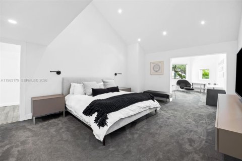 House in Miami, Florida 5 bedrooms, 451.13 sq.m. № 2081000 - photo 27
