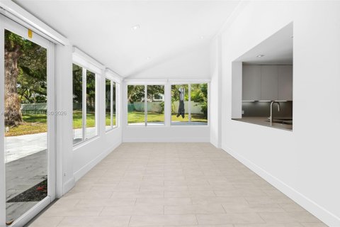 House in Miami, Florida 5 bedrooms, 451.13 sq.m. № 2081000 - photo 20