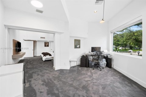 House in Miami, Florida 5 bedrooms, 451.13 sq.m. № 2081000 - photo 30