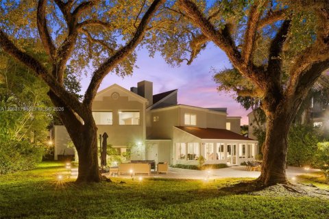 House in Miami, Florida 5 bedrooms, 451.13 sq.m. № 2081000