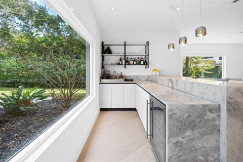 House in Miami, Florida 5 bedrooms, 451.13 sq.m. № 2081000 - photo 11