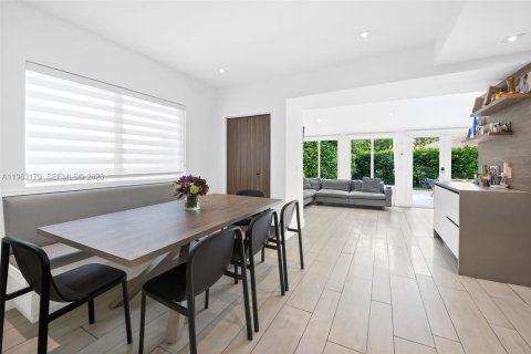 House in Miami, Florida 5 bedrooms, 451.13 sq.m. № 2081000 - photo 16