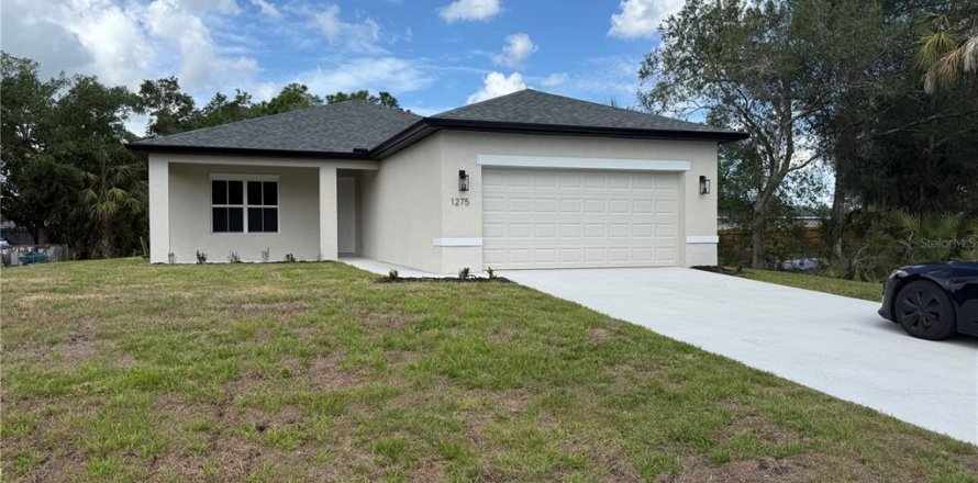 House in Port Charlotte, Florida 3 bedrooms, 150.04 sq.m. № 2141266