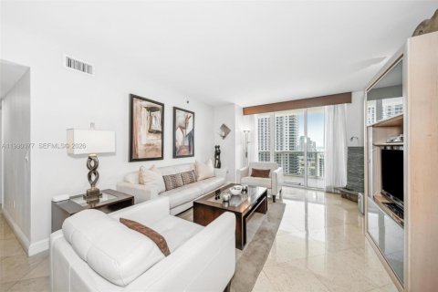 Condo in Hallandale Beach, Florida, 3 bedrooms  № 2053068
