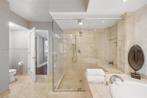 Condo in Hallandale Beach, Florida, 3 bedrooms  № 2053068 - photo 18