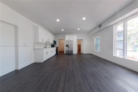 House in Miami, Florida 4 bedrooms, 137.31 sq.m. № 1887968 - photo 5