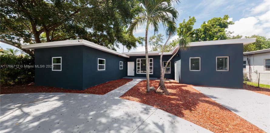 House in Miami, Florida 4 bedrooms, 137.31 sq.m. № 1887968