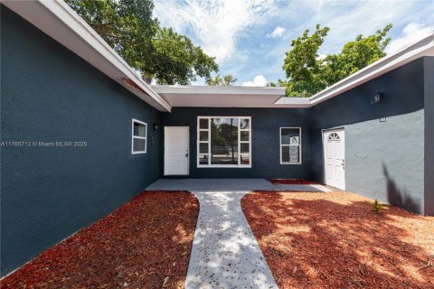 House in Miami, Florida 4 bedrooms, 137.31 sq.m. № 1887968 - photo 4