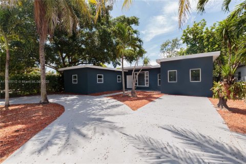 House in Miami, Florida 4 bedrooms, 137.31 sq.m. № 1887968 - photo 3
