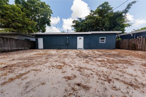 House in Miami, Florida 4 bedrooms, 137.31 sq.m. № 1887968 - photo 17