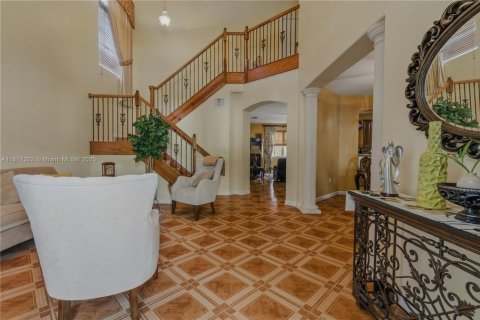 Villa ou maison à vendre à Miami, Floride: 4 chambres, 263.01 m2 № 2060190 - photo 5